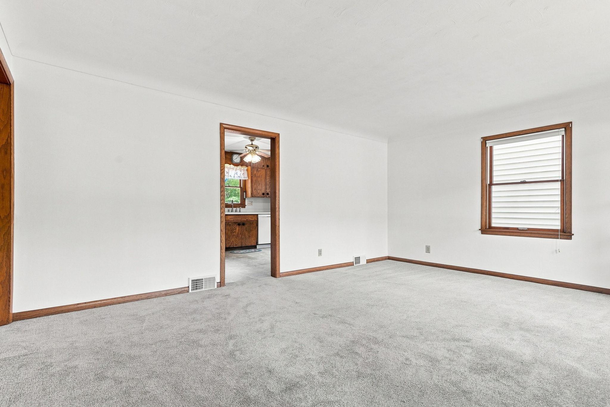 3rd image of 563 Shryer Ave W, Saint Paul, MN 55113 | MLS# 7116380
