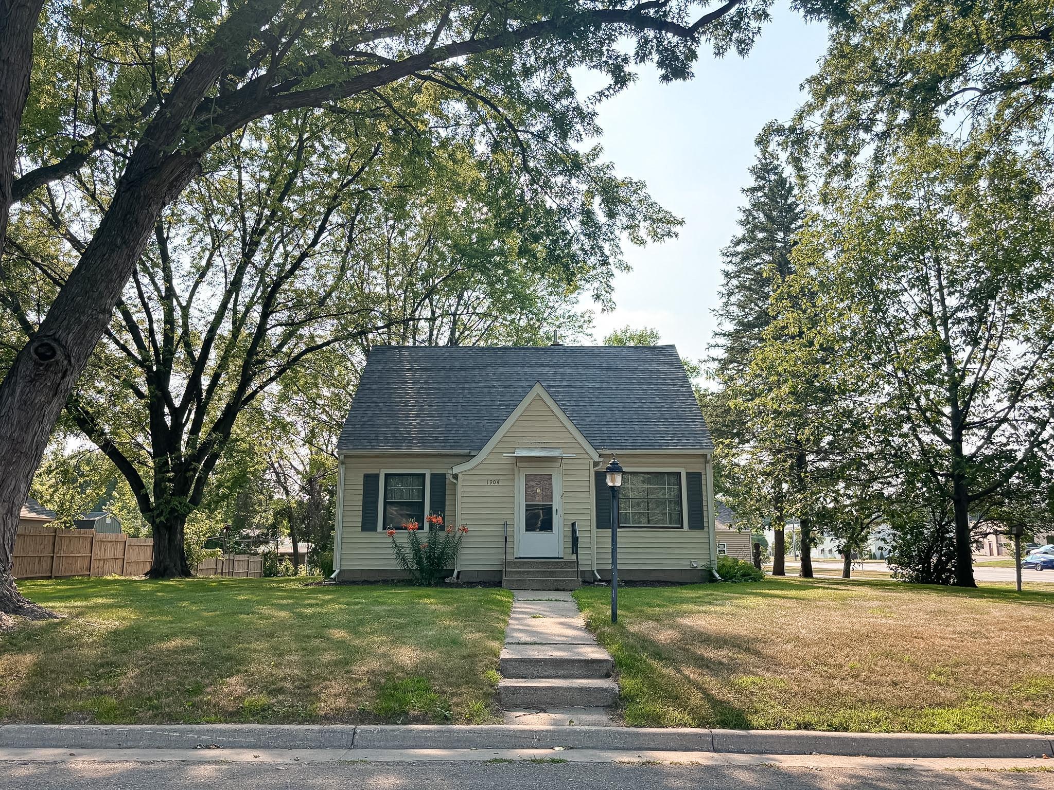 1st image of 1904 7th St Sw, Willmar, MN 56201 | MLS# 7116455