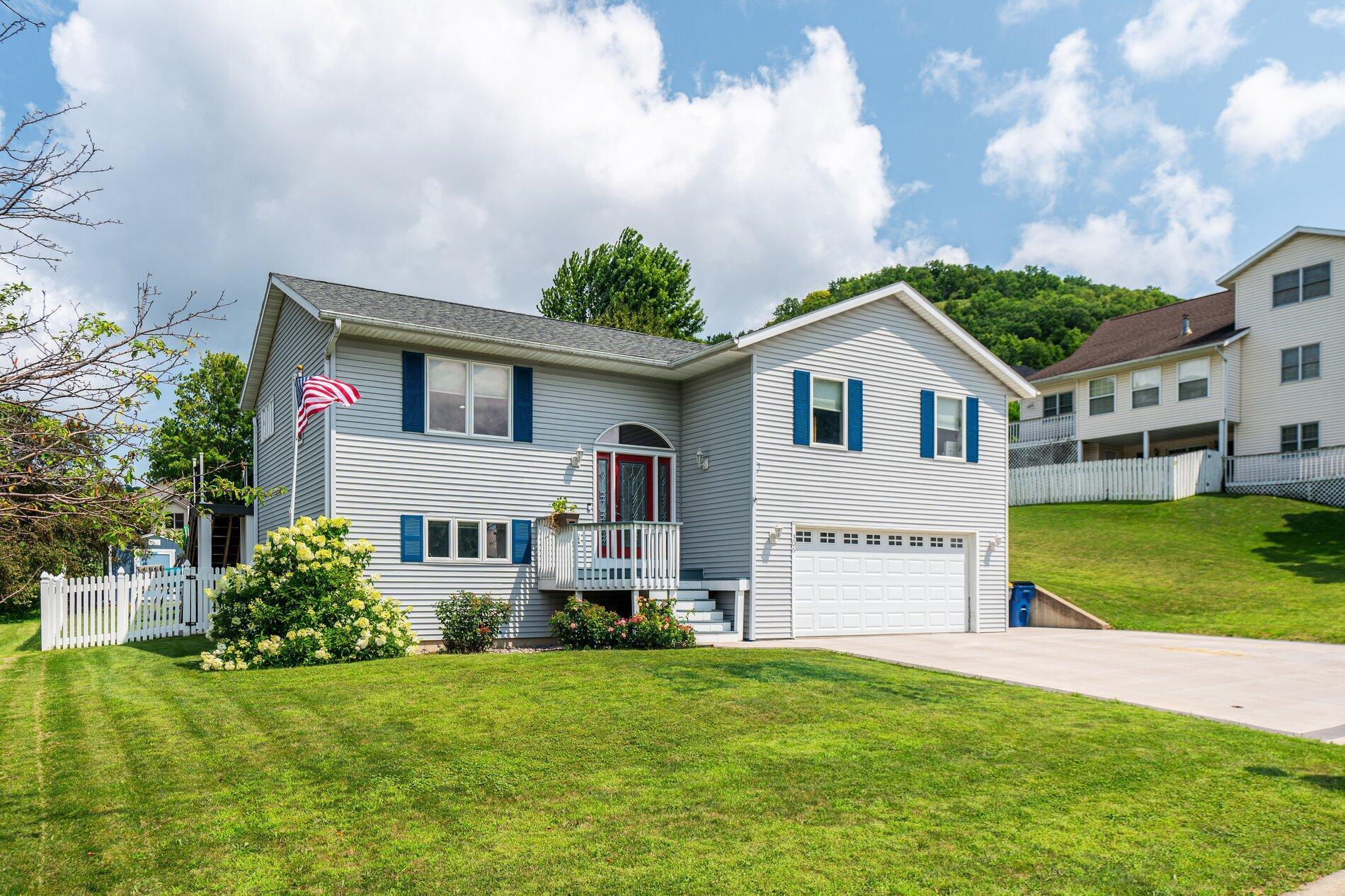 1st image of 306 Haralson Ln, La Crescent, MN 55947 | MLS# 7116510