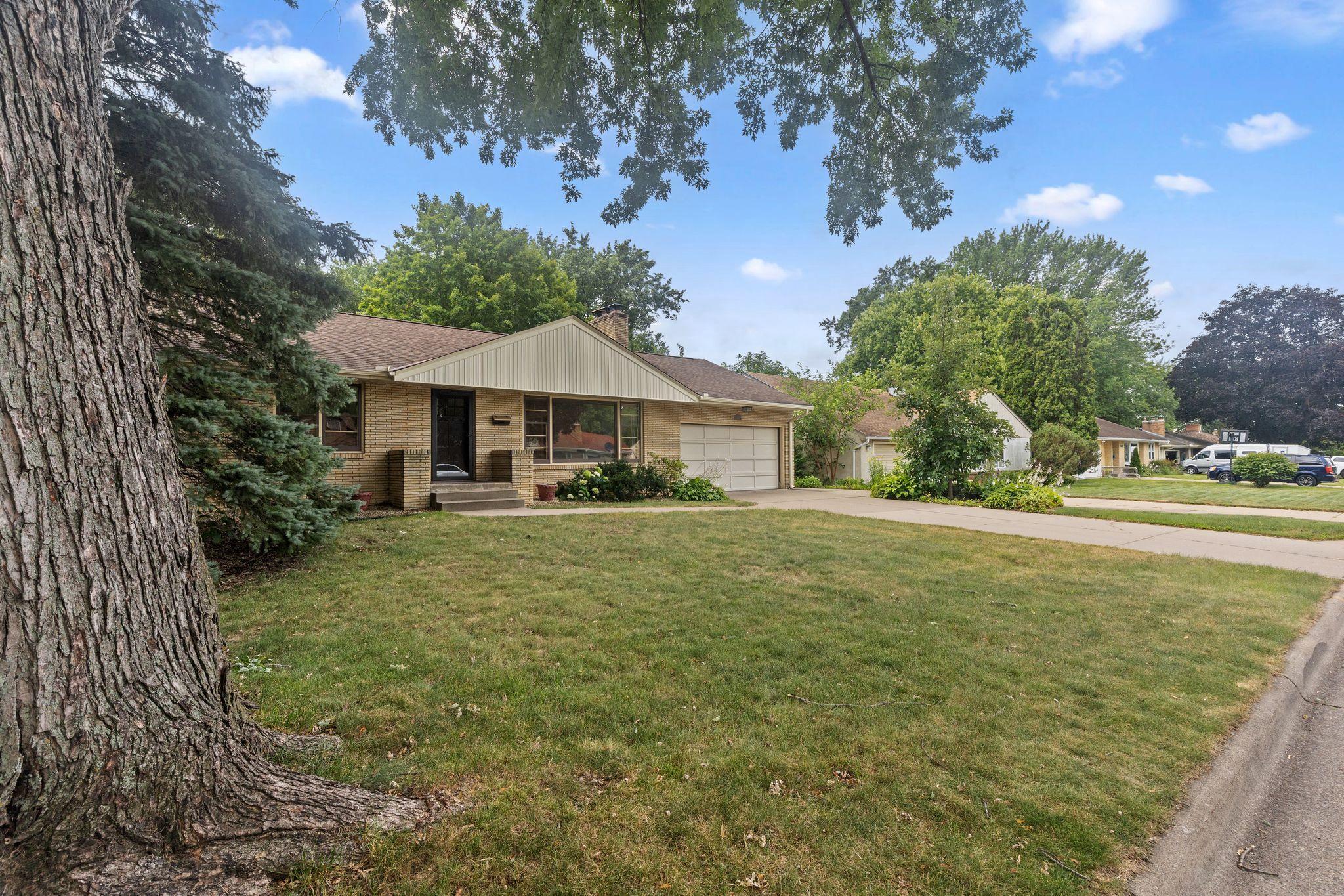 1st image of 1390 Skillman Ave W, Saint Paul, MN 55113 | MLS# 7116523