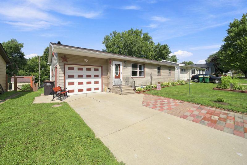 2nd image of 912 S 3rd Ave, Albert Lea, MN 56007 | MLS# 7116543