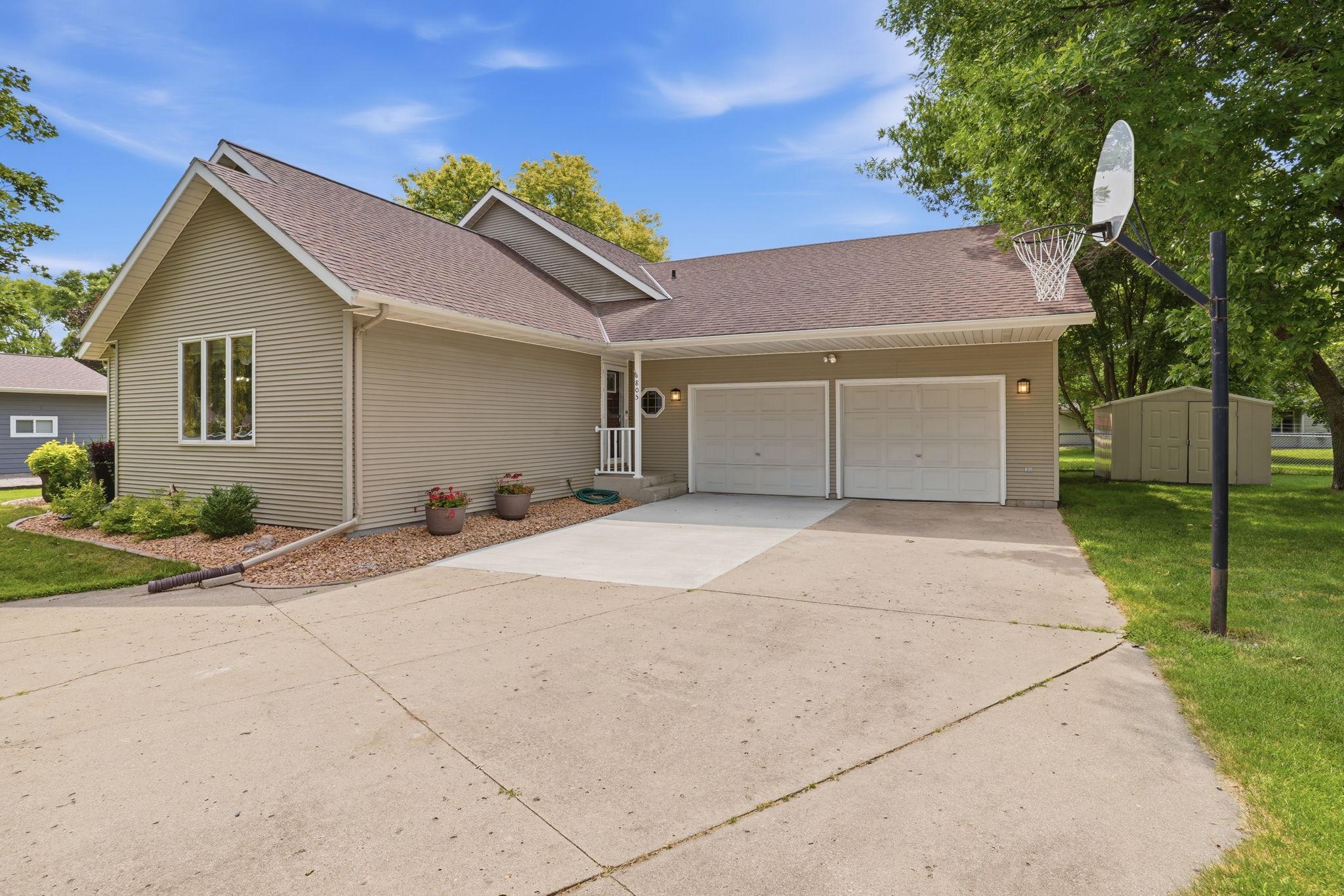 2nd image of 805 26th Ave Sw, Willmar, MN 56201 | MLS# 7116629