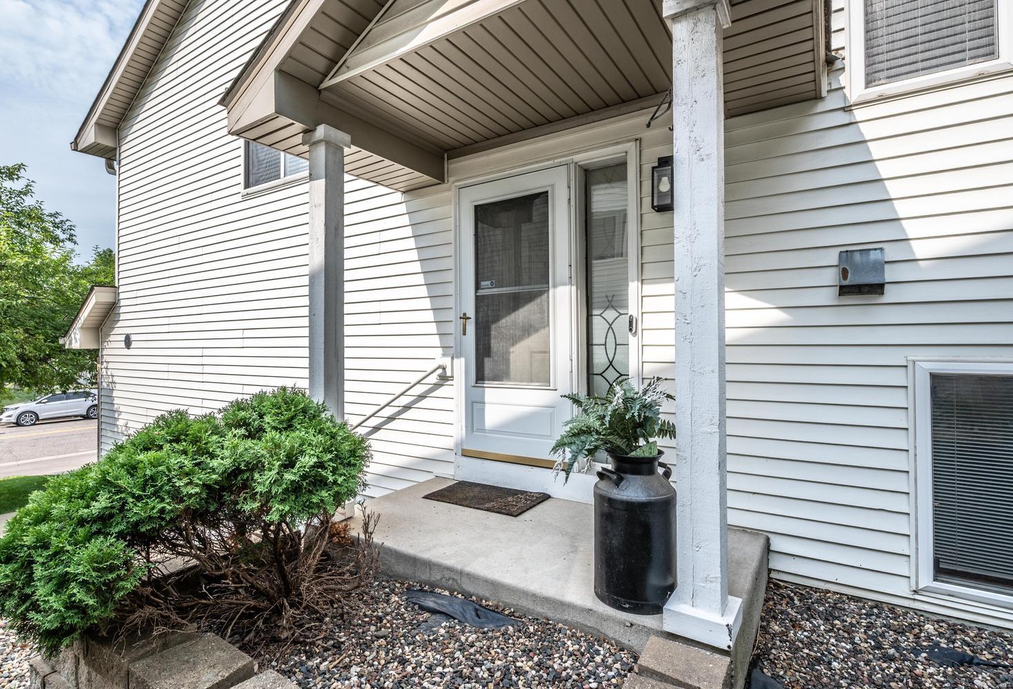 3rd image of 8379 143Rd St W, Saint Paul, MN 55124 | MLS# 7116732