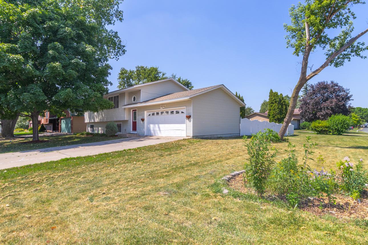 1st image of 8200 Thomas Ave N, Brooklyn Park, MN 55444 | MLS# 7116871