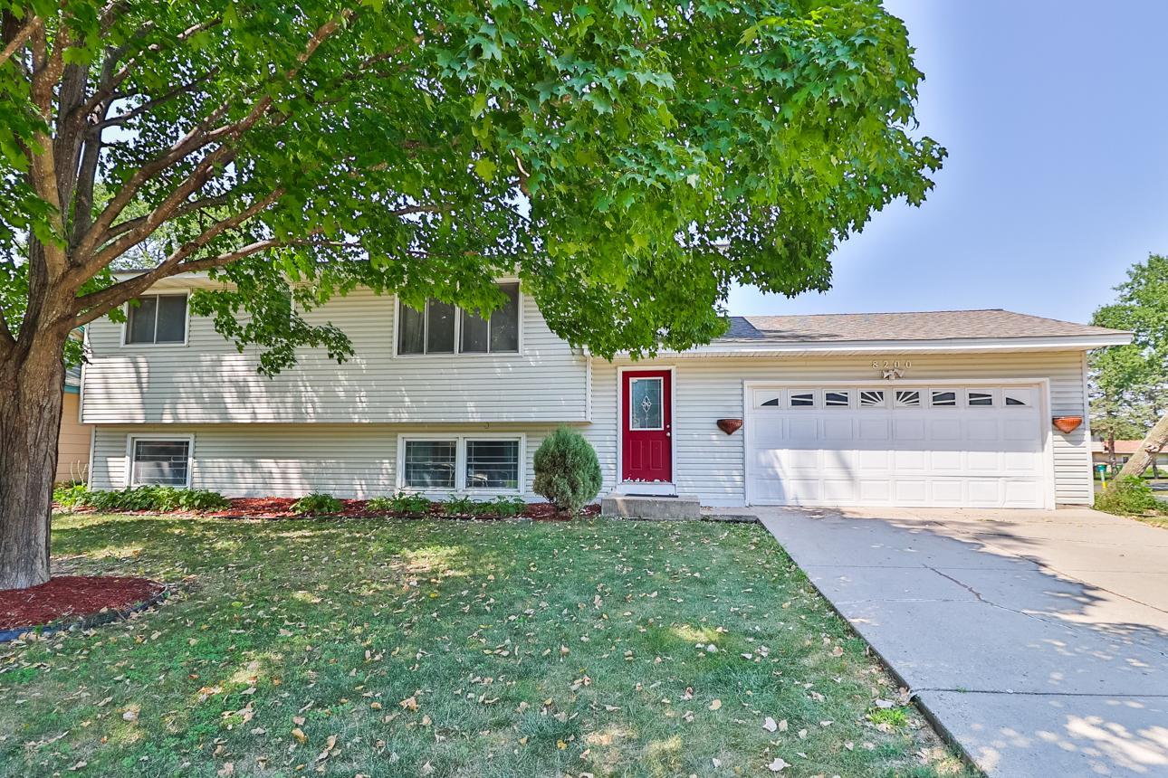 2nd image of 8200 Thomas Ave N, Brooklyn Park, MN 55444 | MLS# 7116871
