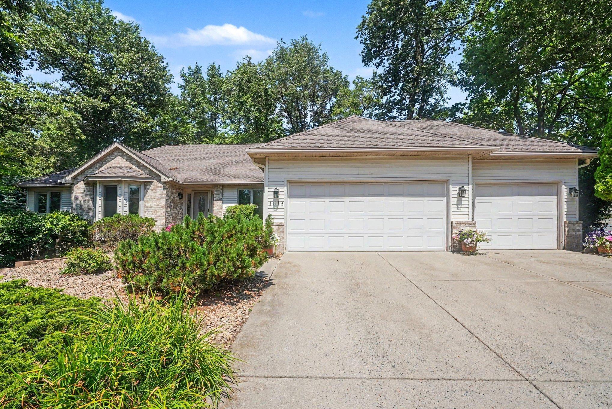 1st image of 1513 Broken Oak Ct, Hugo, MN 55038 | MLS# 7116936