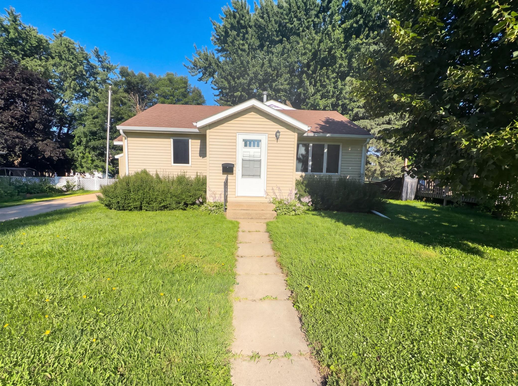 1st image of 816 S Broadway St, Spring Valley, MN 55975 | MLS# 7117049