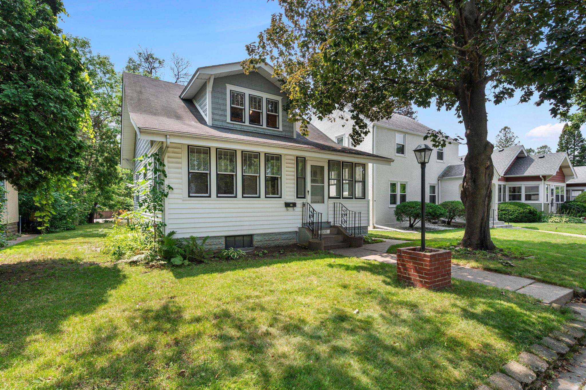2nd image of 1308 Juno Ave, Saint Paul, MN 55116 | MLS# 7117151