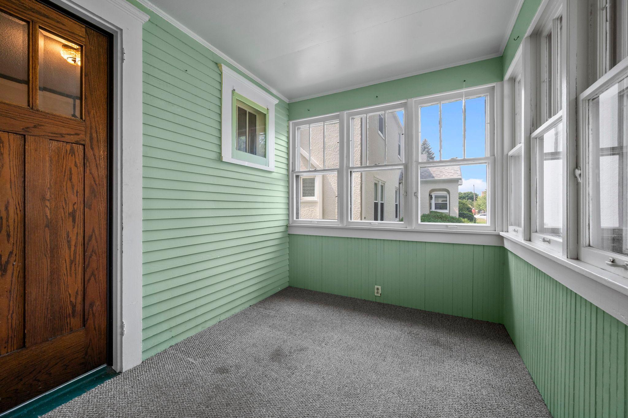 3rd image of 1308 Juno Ave, Saint Paul, MN 55116 | MLS# 7117151