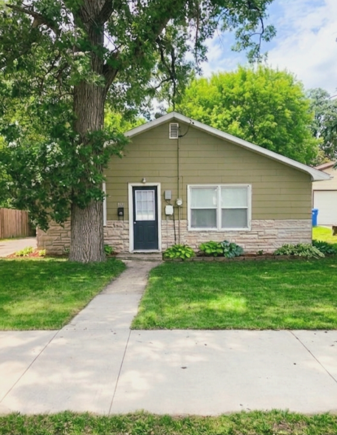 1st image of 1030 West Ave, Detroit Lakes, MN 56501 | MLS# 7117164