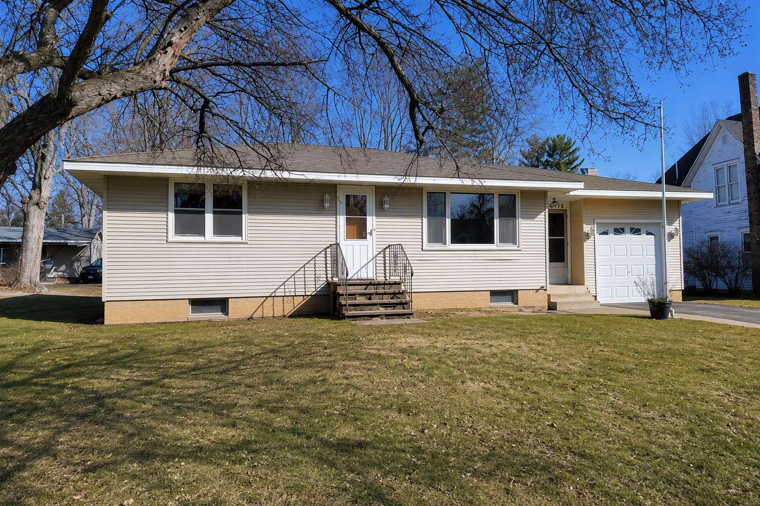 1st image of 6516 Elm St, North Branch, MN 55056 | MLS# 7117208