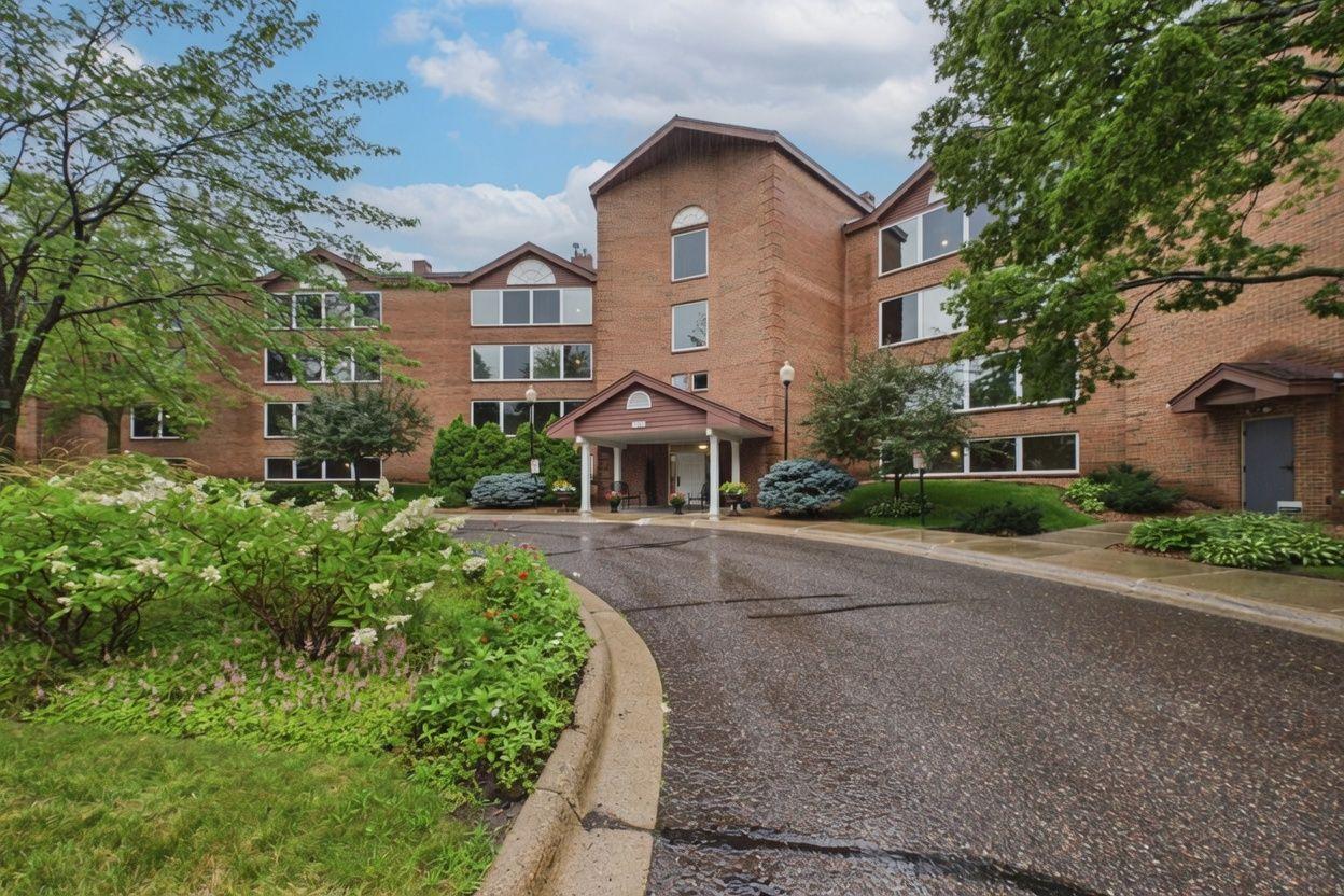 2nd image of 1021 Sibley Memorial Hwy #204, Mendota Heights, MN 55118 | MLS# 7117256