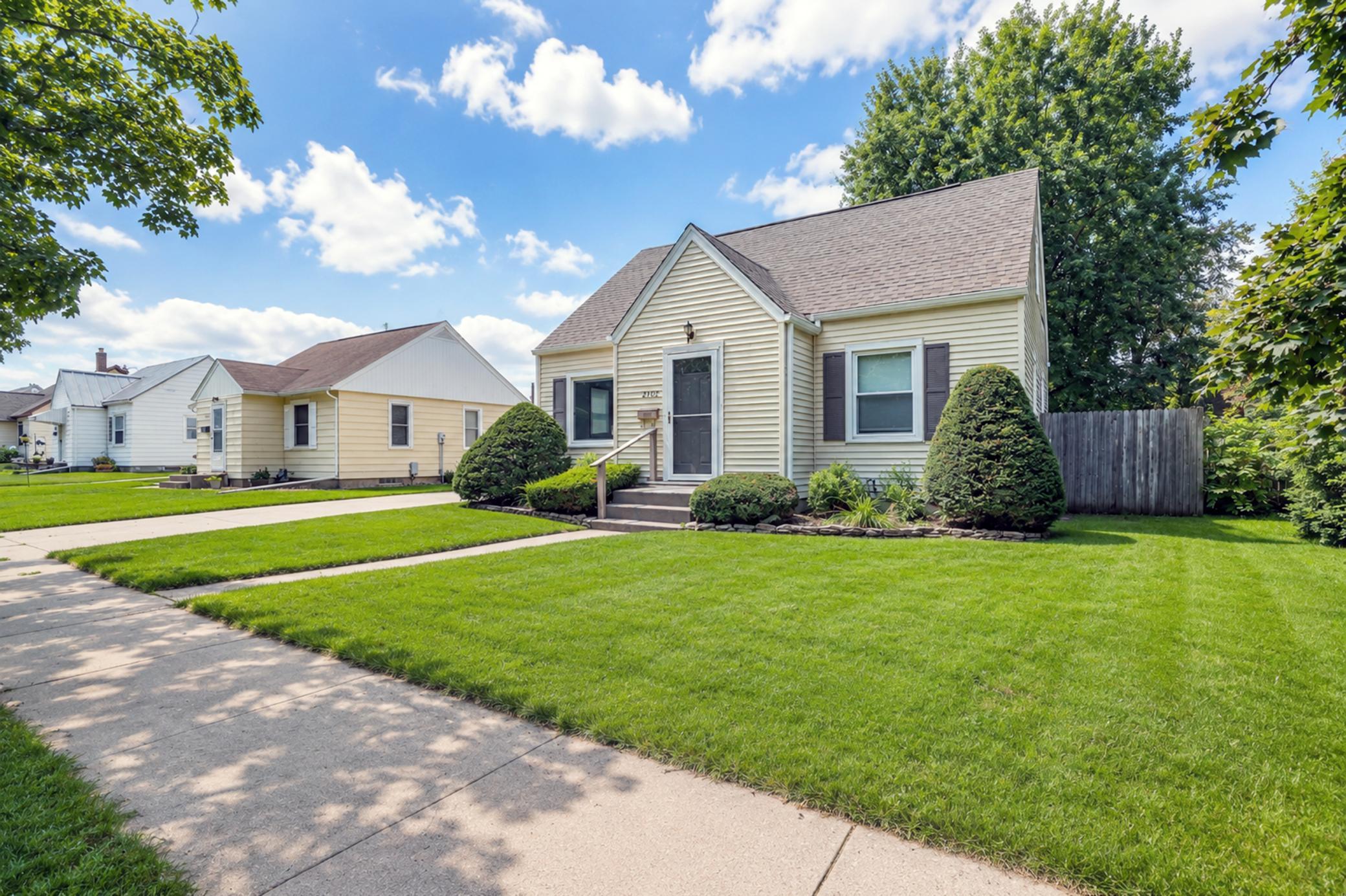 3rd image of 2102 E Oakland Ave, Austin, MN 55912 | MLS# 7117258