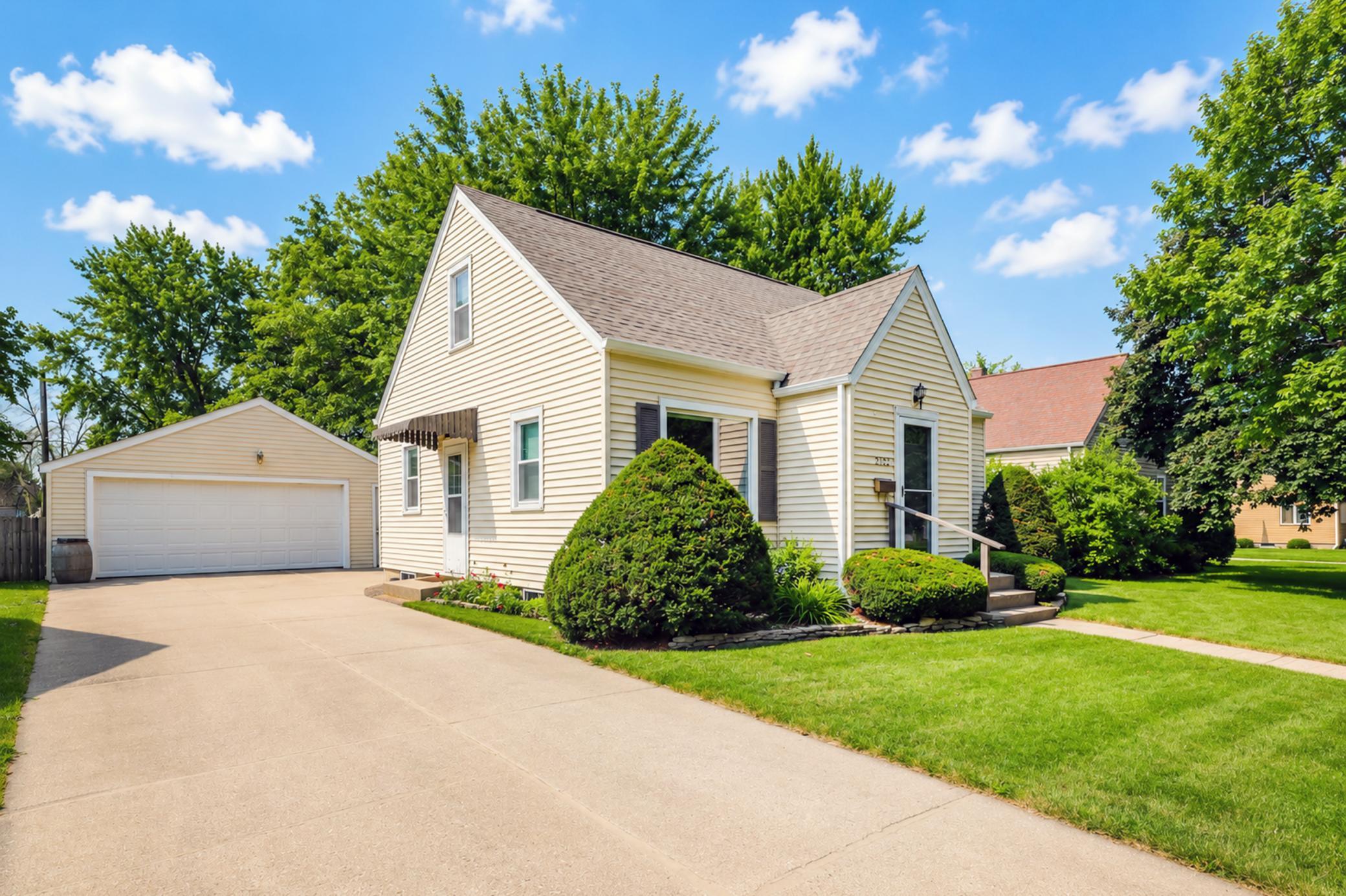 2nd image of 2102 E Oakland Ave, Austin, MN 55912 | MLS# 7117258