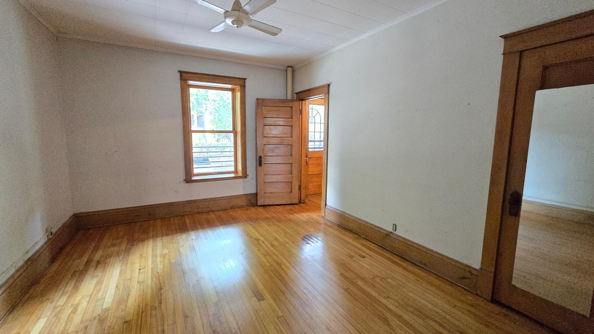 5th image of 1311 Yale Pl, Minneapolis, MN 55403