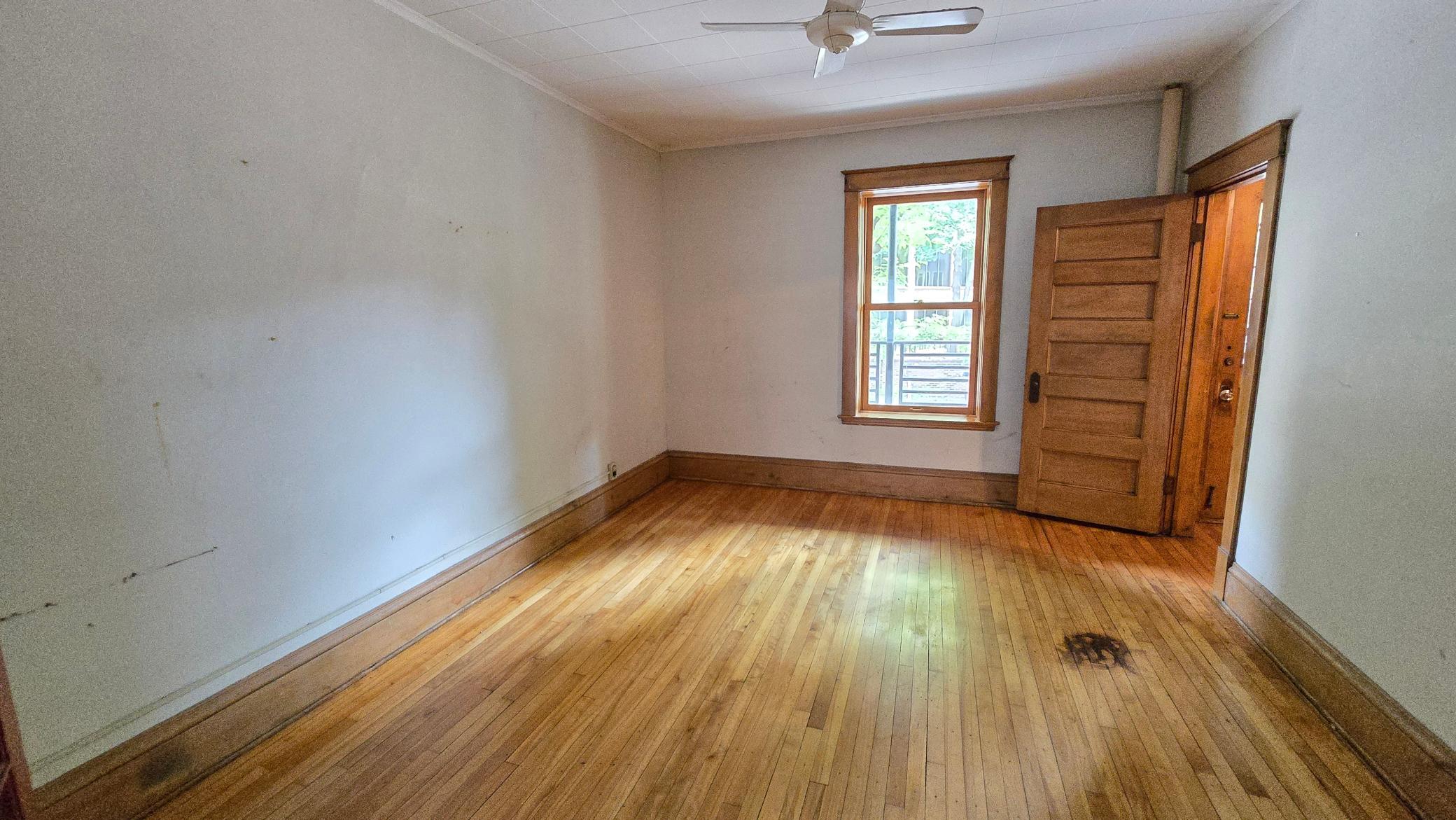 4th image of 1311 Yale Pl, Minneapolis, MN 55403