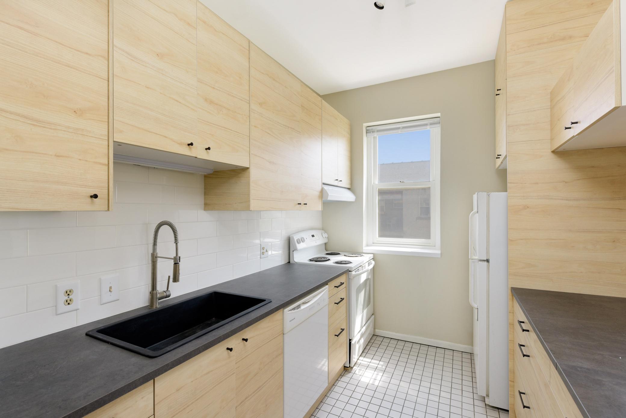 5th image of 2421 Emerson Ave S #107, Minneapolis, MN 55405 | MLS# 7117546