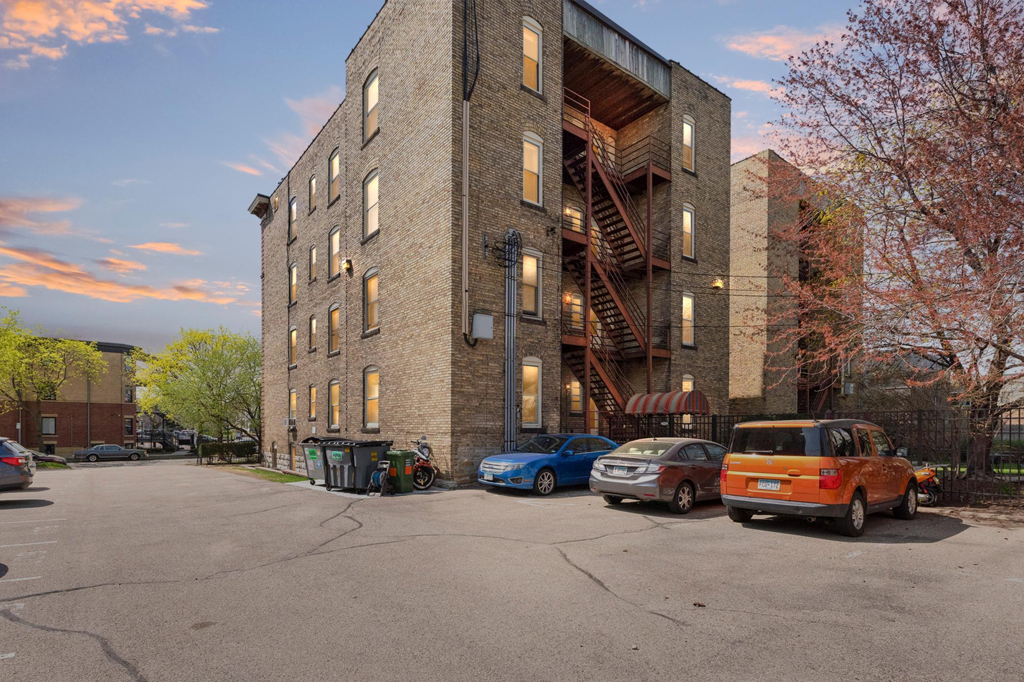 2nd image of 2421 Emerson Ave S #107, Minneapolis, MN 55405 | MLS# 7117546