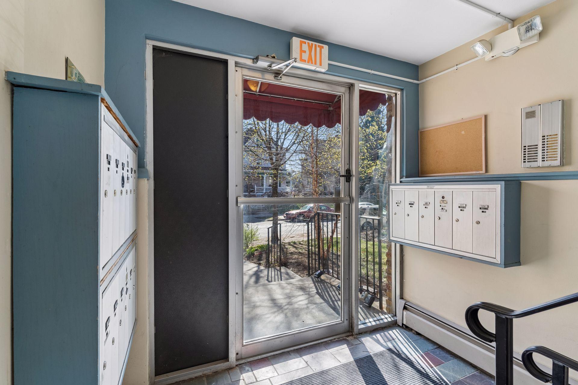 2nd image of 2212 Aldrich Ave S #102, Minneapolis, MN 55405 | MLS# 7117547