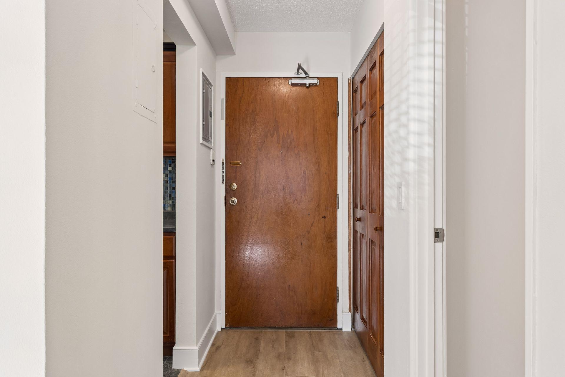 3rd image of 2212 Aldrich Ave S #102, Minneapolis, MN 55405 | MLS# 7117547