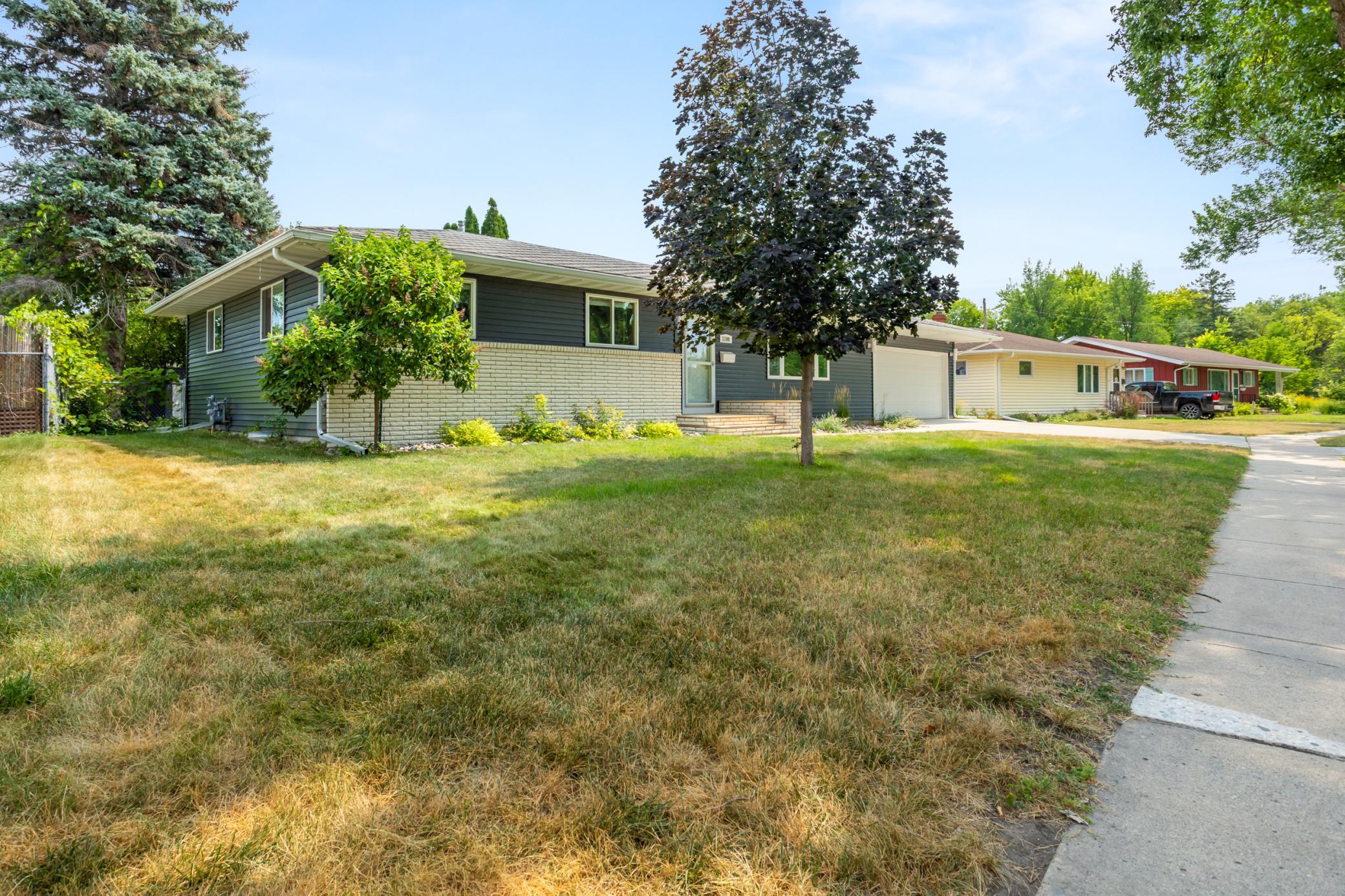 2nd image of 1108 S River Dr, Moorhead, MN 56560 | MLS# 7117552