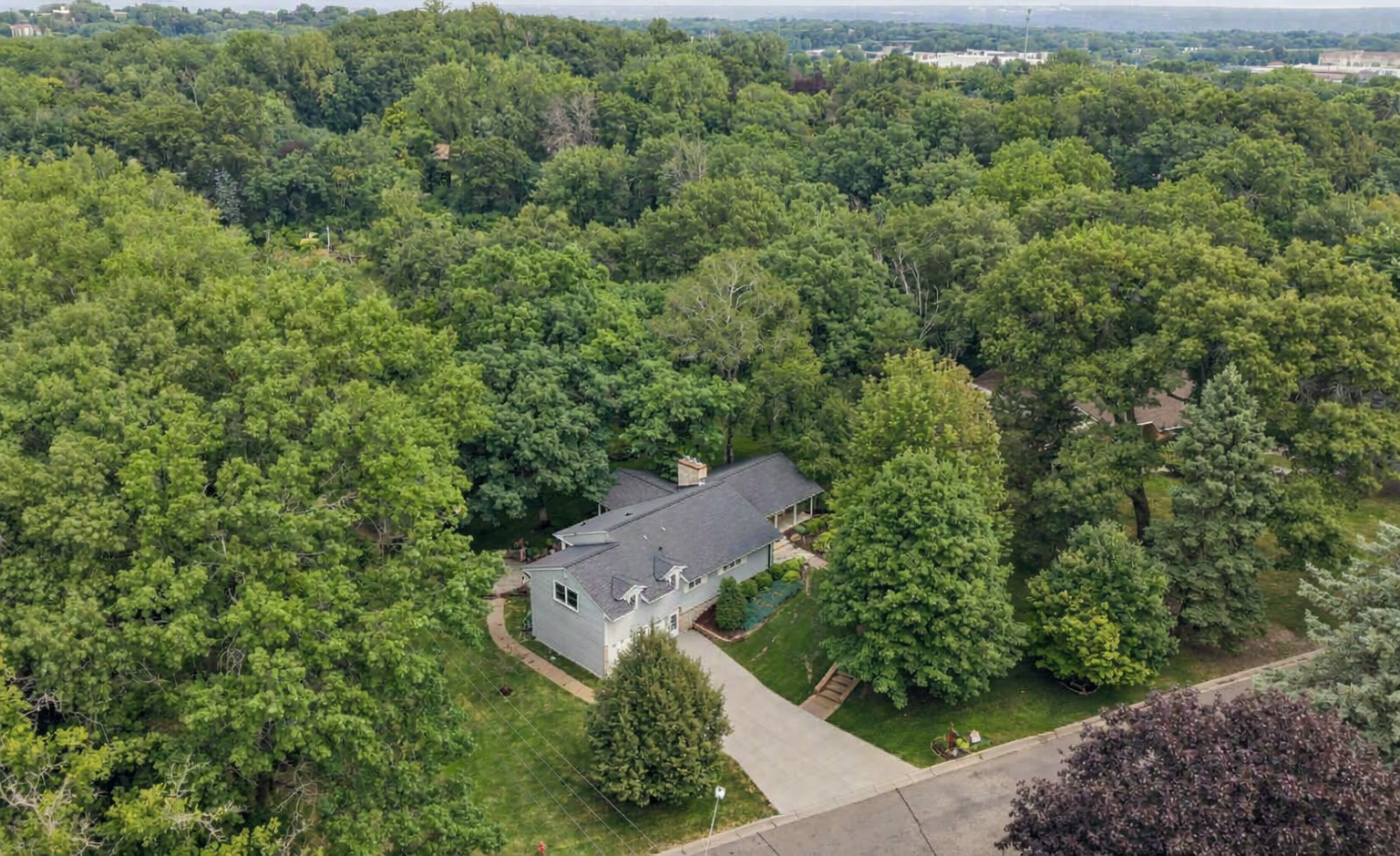 1st image of 129 Teresa Dr, West Saint Paul, MN 55118 | MLS# 7117553