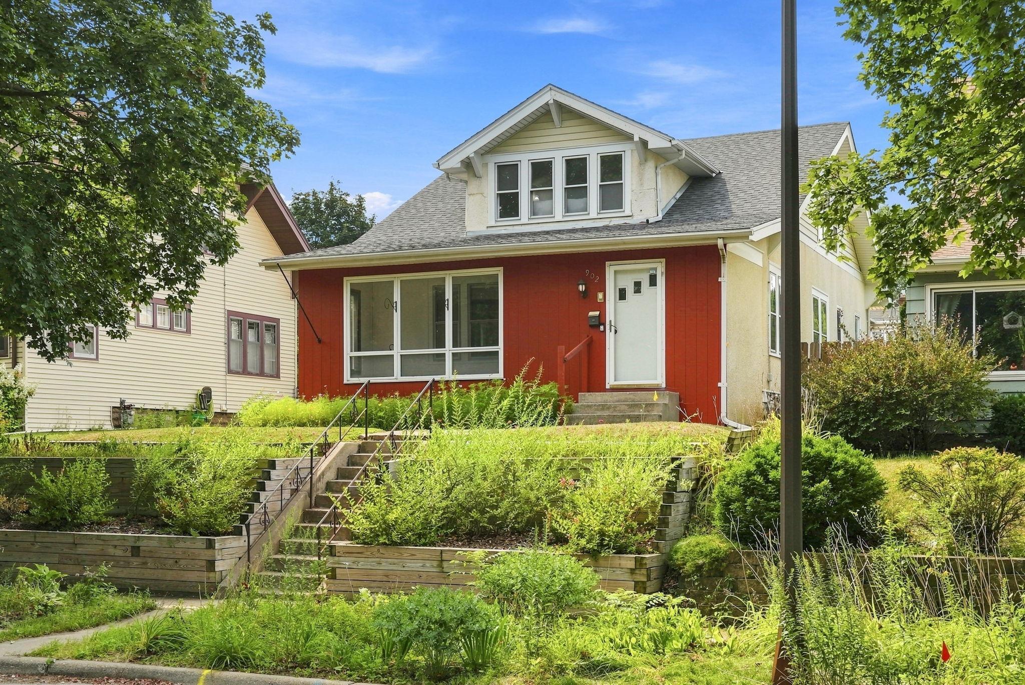 1st image of 902 Hyacinth Ave E, Saint Paul, MN 55106 | MLS# 7117568