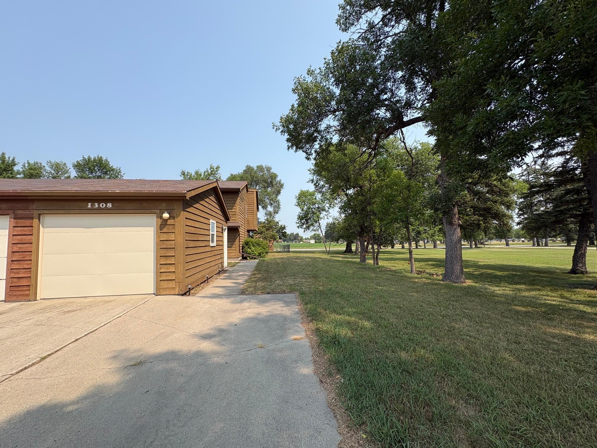 2nd image of 1308 4th Ave N, Wahpeton, ND 58075 | MLS# 7117585