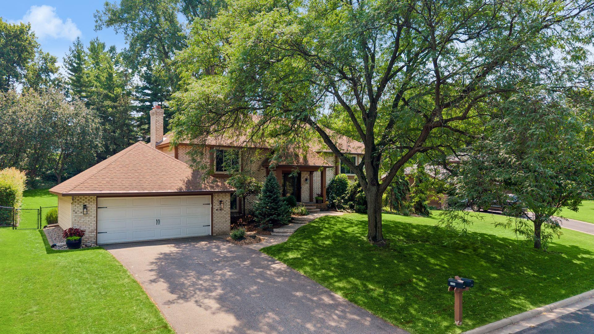 1st image of 1544 Mccarthy Rd, Saint Paul, MN 55121 | MLS# 7117613