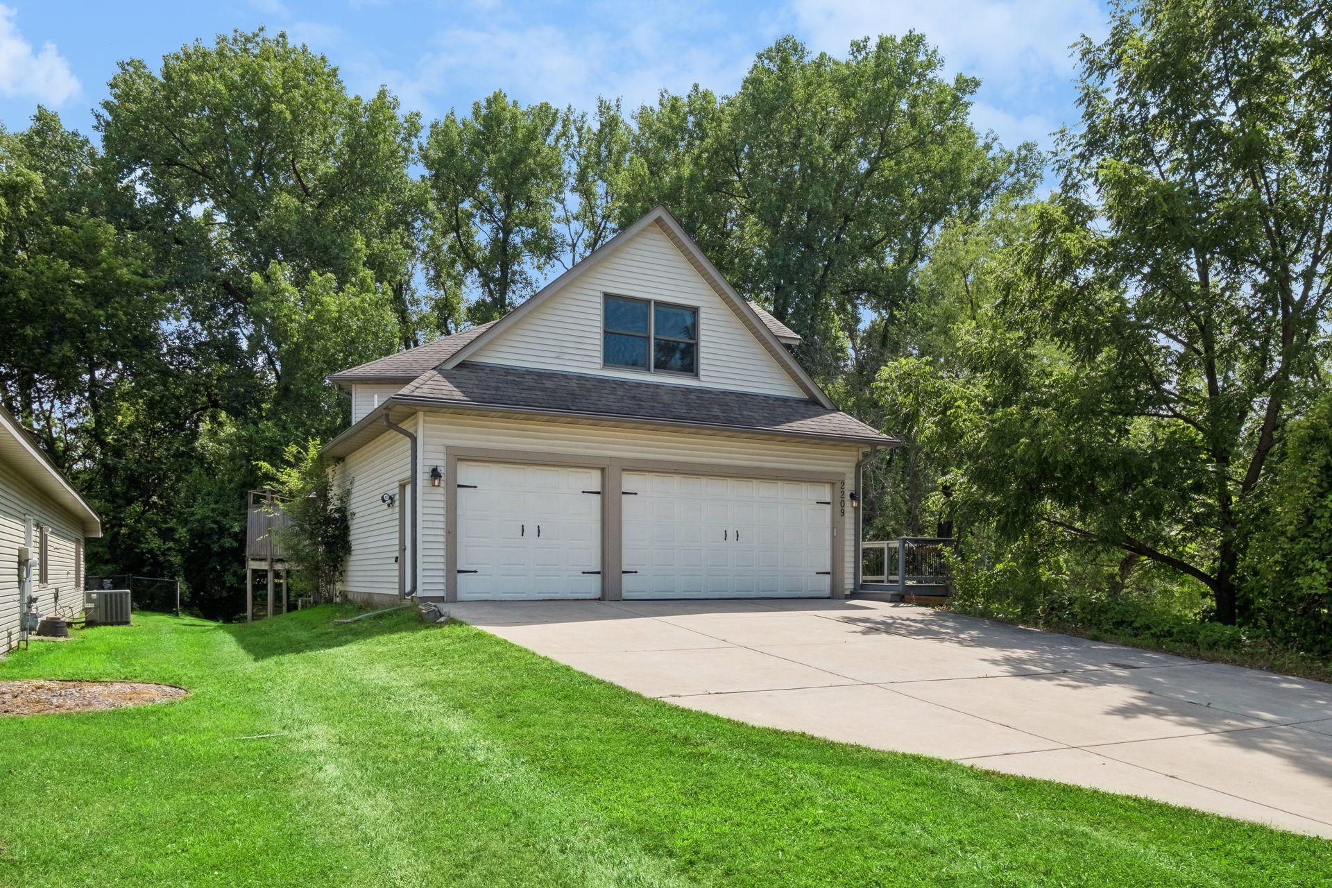 2nd image of 2209 Congress St, South Saint Paul, MN 55075 | MLS# 7117689
