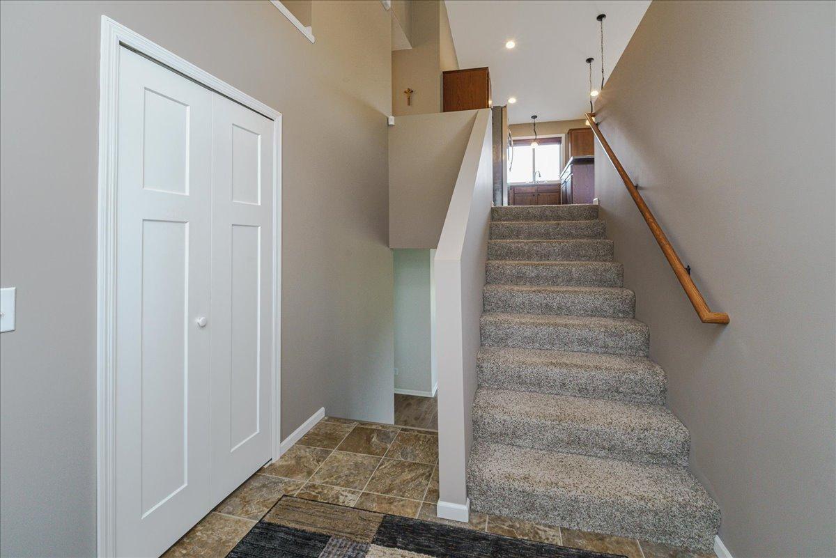3rd image of 180 Tuttle Dr, Hastings, MN 55033 | MLS# 7117711