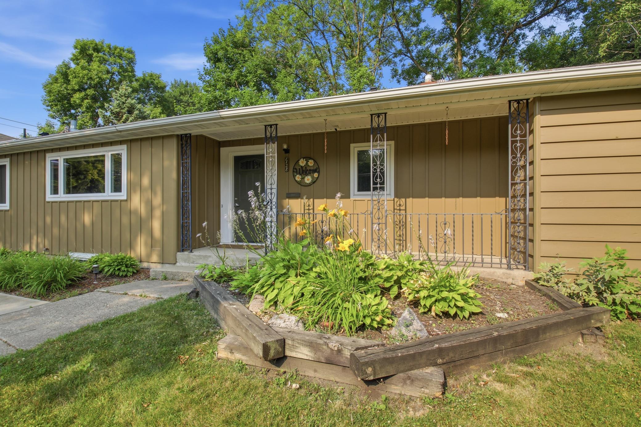 2nd image of 1128 11th St Sw, Willmar, MN 56201 | MLS# 7117726