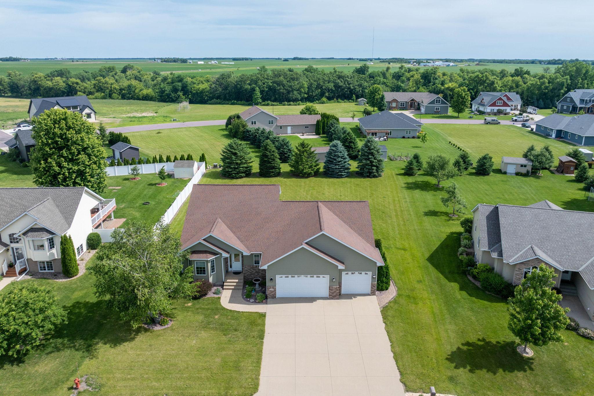 40th image of 1007 Crystal Lake Dr, Lake Crystal, MN 56055 | MLS# 7117746