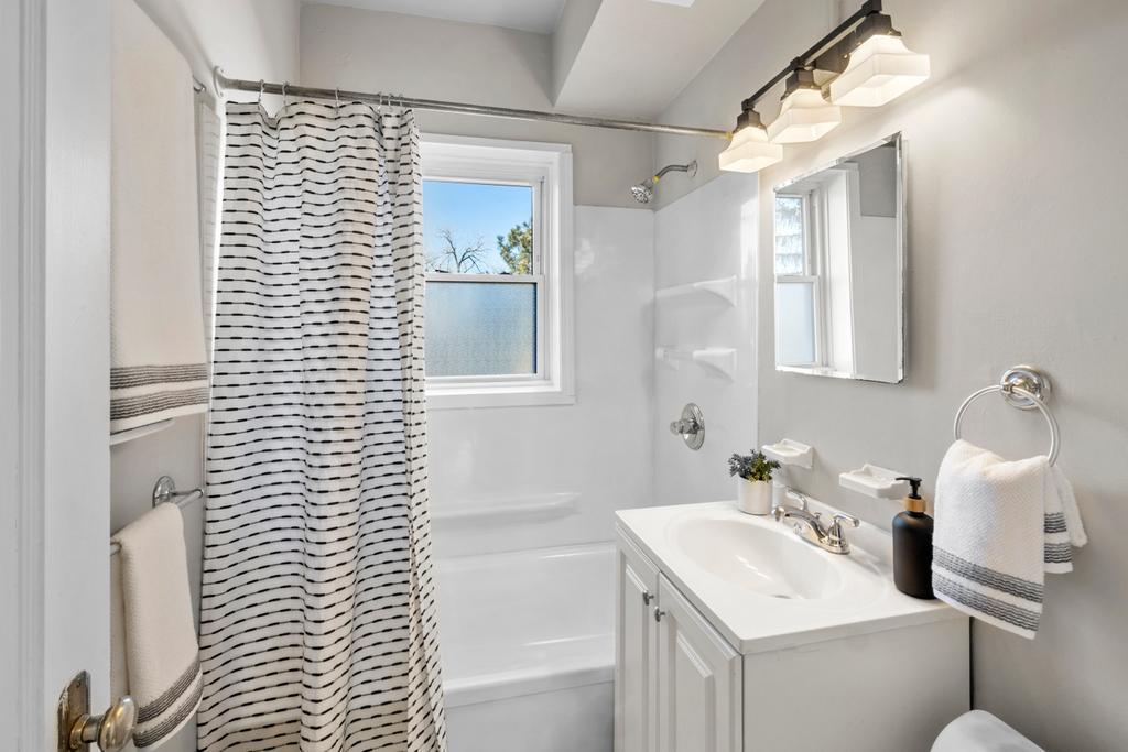 5th image of 3126 W Bde Maka Ska Blvd #411, Minneapolis, MN 55416 | MLS# 7117752