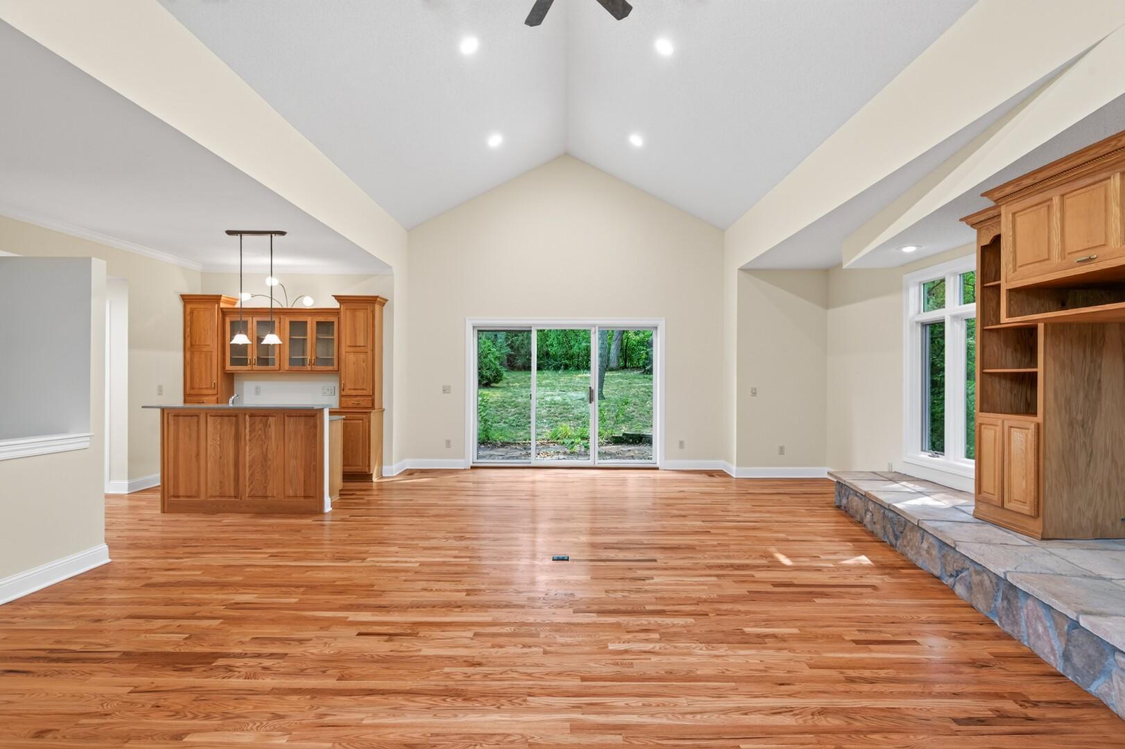 38th image of 9848 Oak Shore Dr, Lakeville, MN 55044 | MLS# 7117835