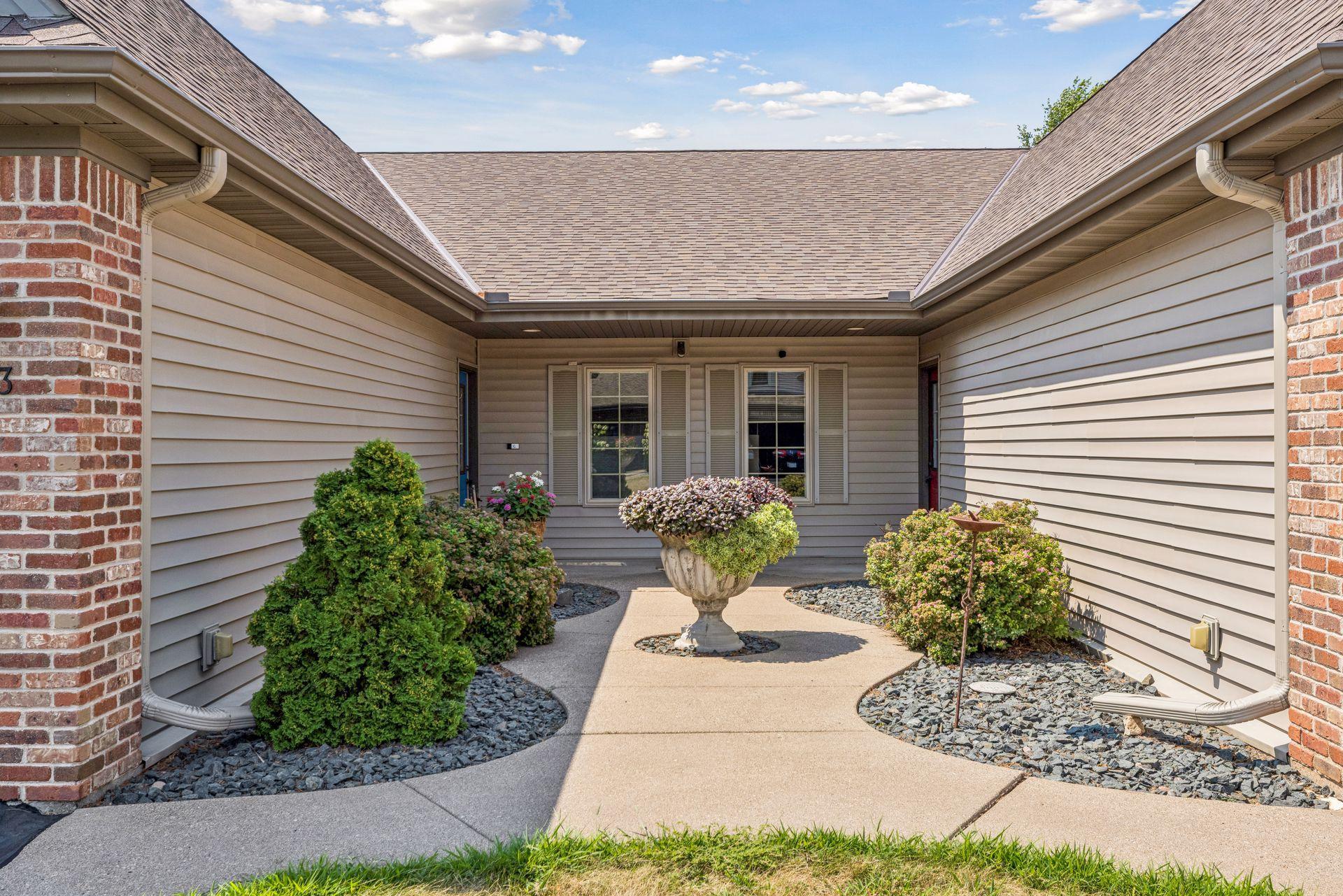 3rd image of 1911 Stone Crk, Hudson, WI 54016 | MLS# 7117850