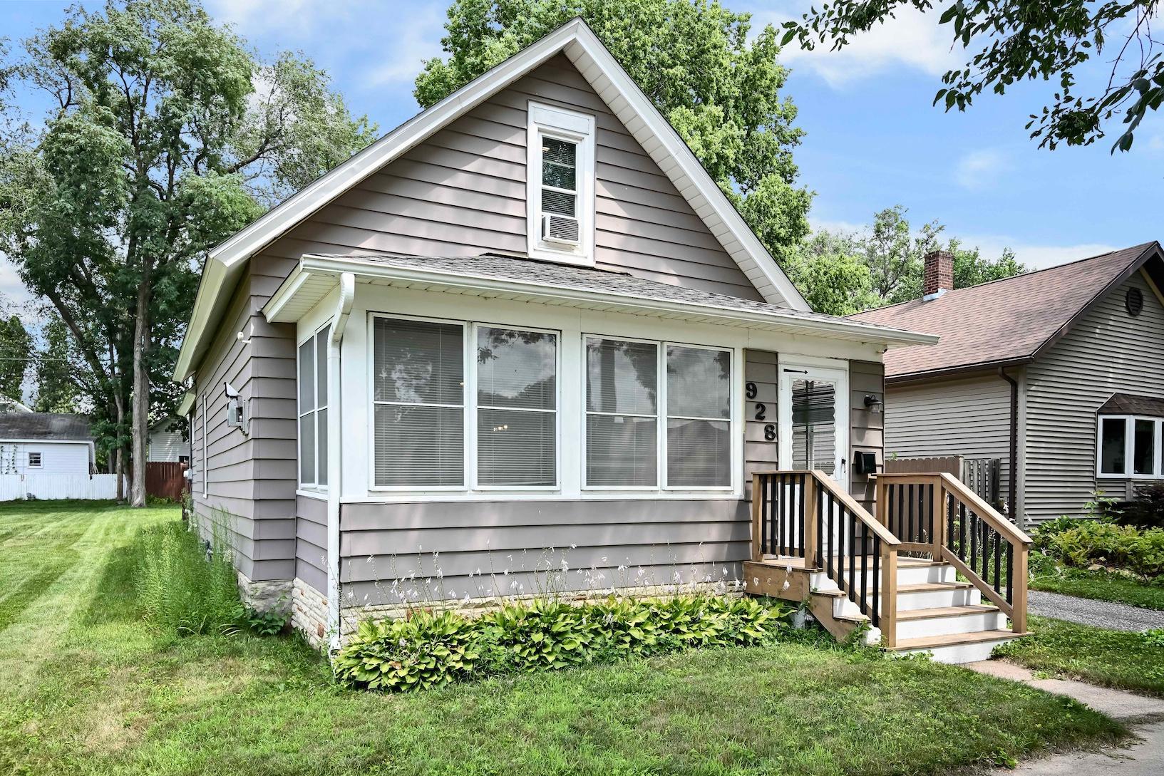 29th image of 928 W Howard St, Winona, MN 55987 | MLS# 7117883