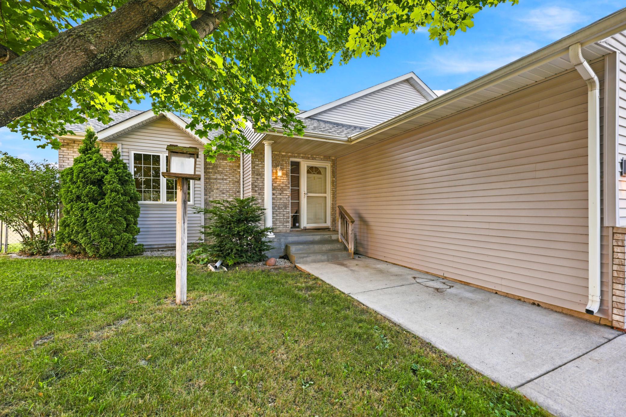 2nd image of 1351 Rolling Oaks Dr, Hanover, MN 55341 | MLS# 7117884