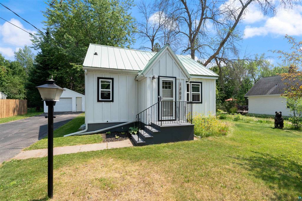 1st image of 1302 Eklund Ave, Duluth, MN 55811 | MLS# 7117913