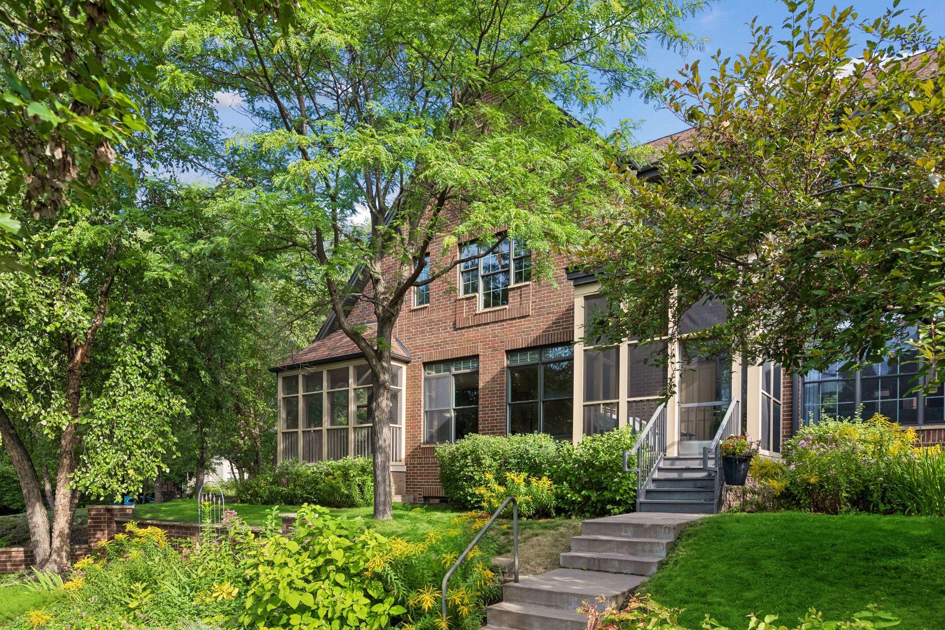 2nd image of 1401 Franklin Ave Se, Minneapolis, MN 55414 | MLS# 7117926