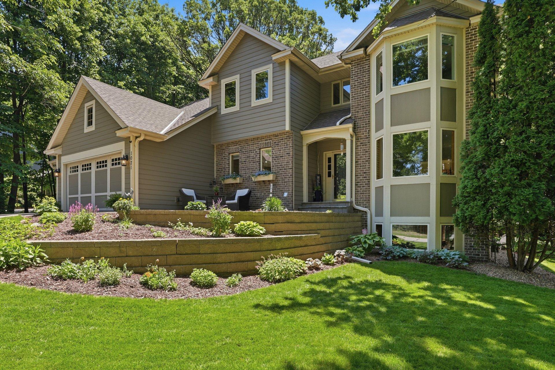 3rd image of 1021 Wildwood Wy, Chaska, MN 55318 | MLS# 7117938