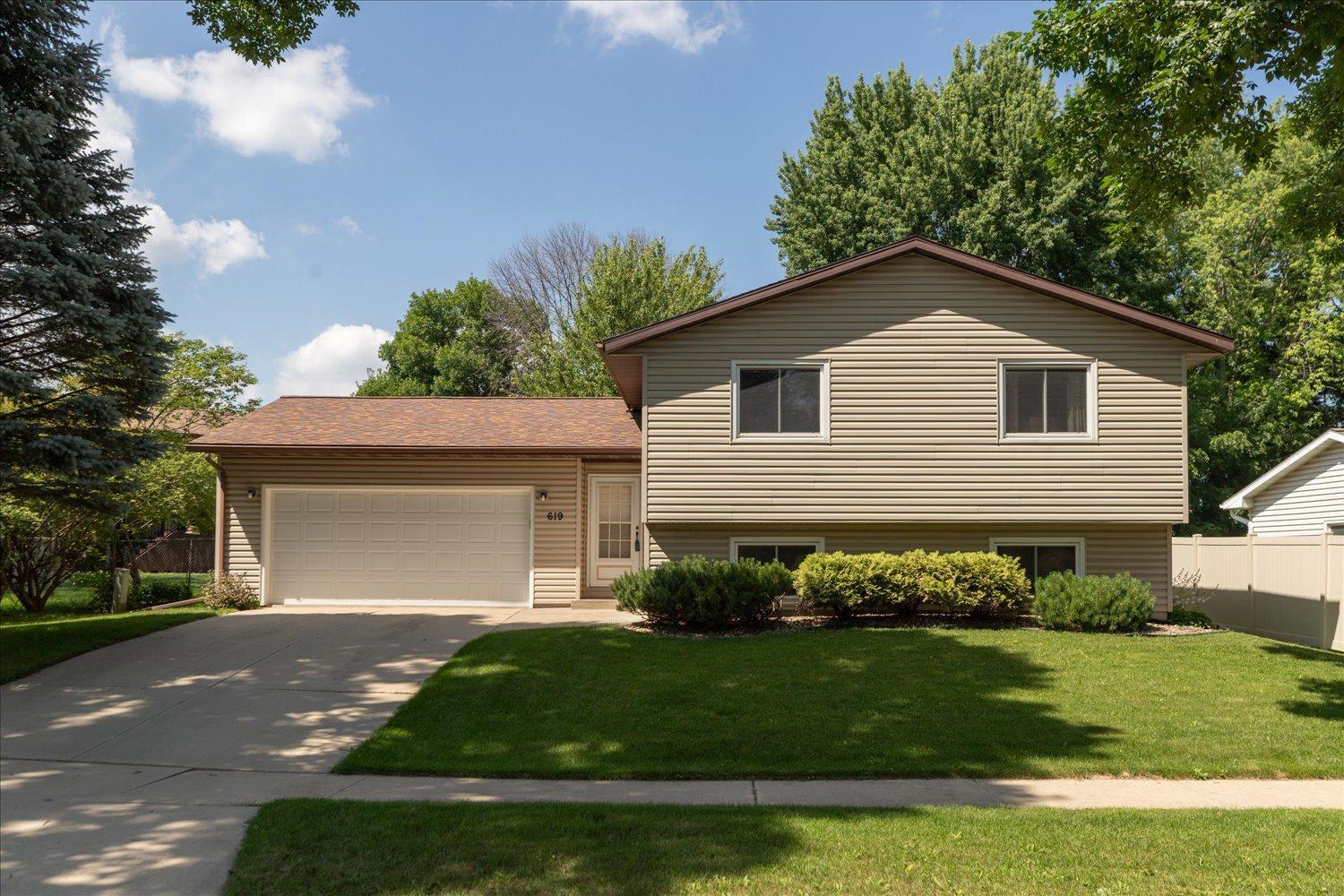 1st image of 619 Chalet Dr Nw, Rochester, MN 55901 | MLS# 7117945