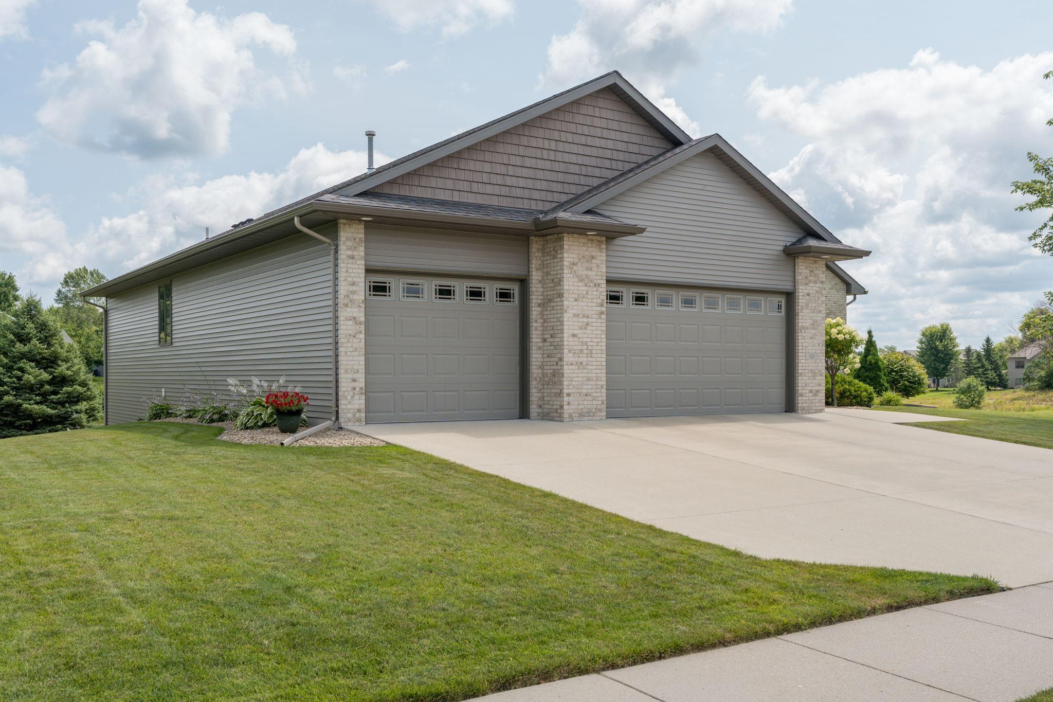 3rd image of 121 Grovebrook Dr, Mankato, MN 56001 | MLS# 7118016