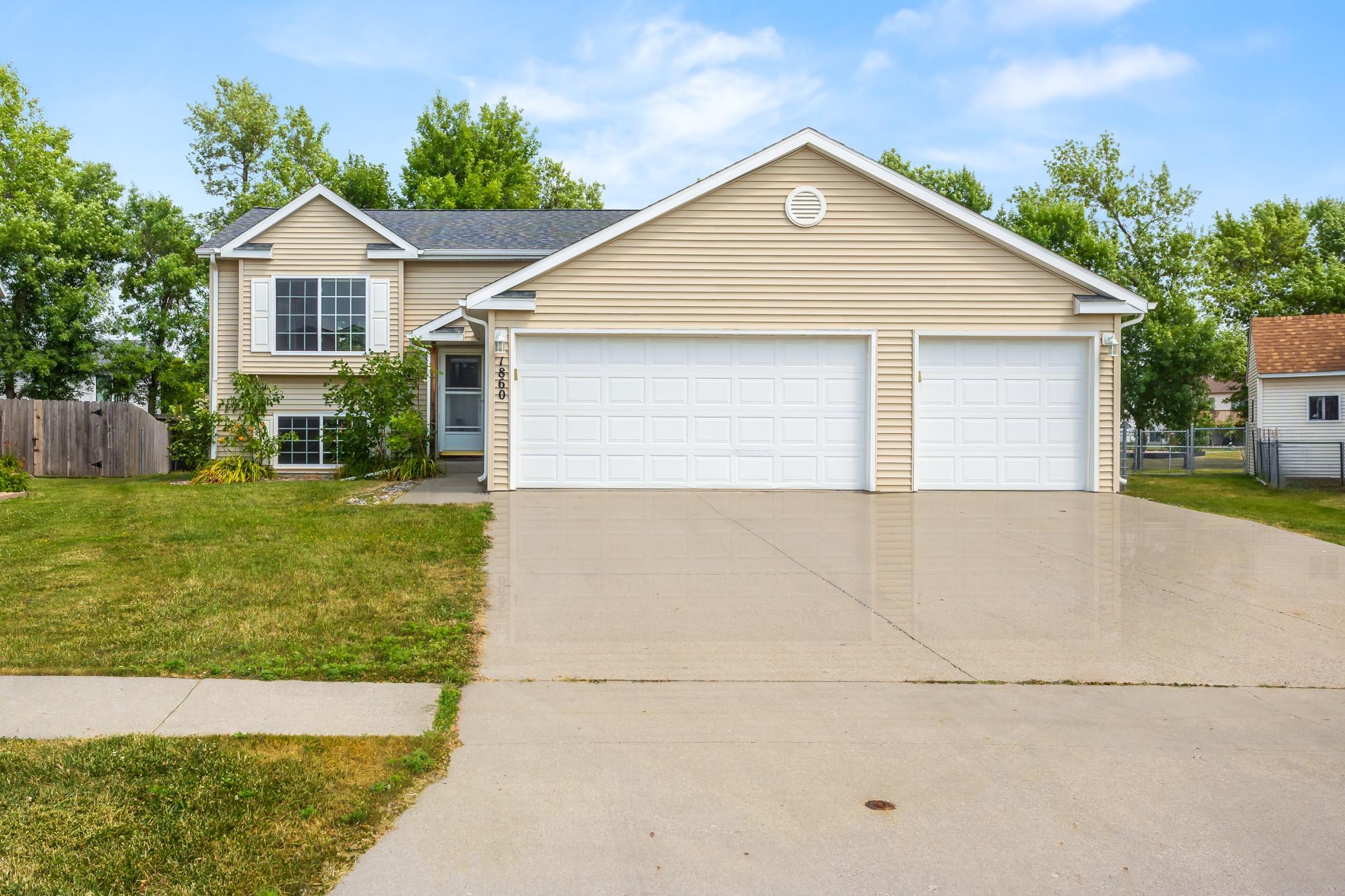 1st image of 1860 Huntington Ln, West Fargo, ND 58078 | MLS# 7118025
