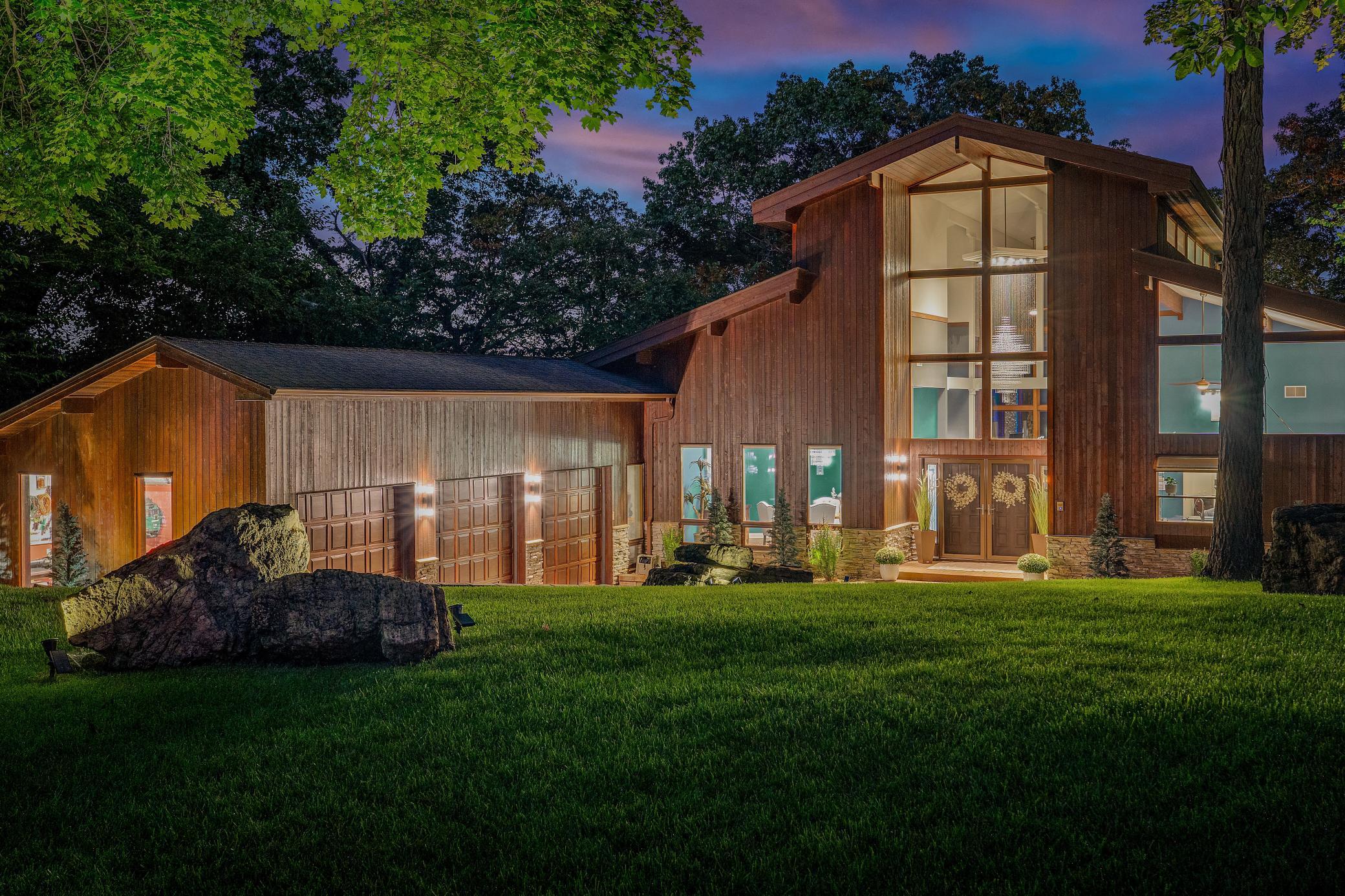 2nd image of 1555 Crescent Hills Dr, La Crescent, MN 55947 | MLS# 7118045
