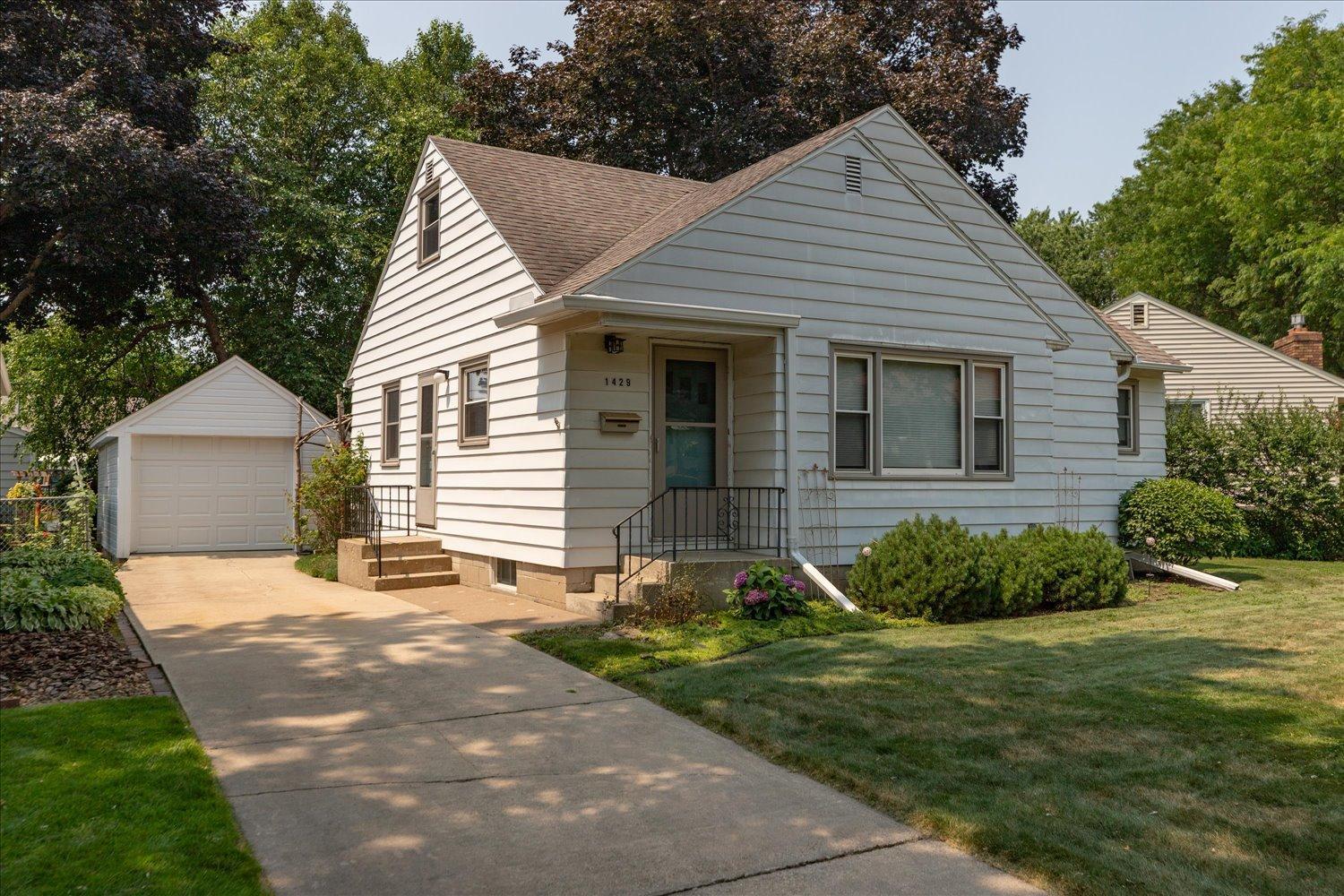 1st image of 1429 14th Ave Nw, Rochester, MN 55901 | MLS# 7118071