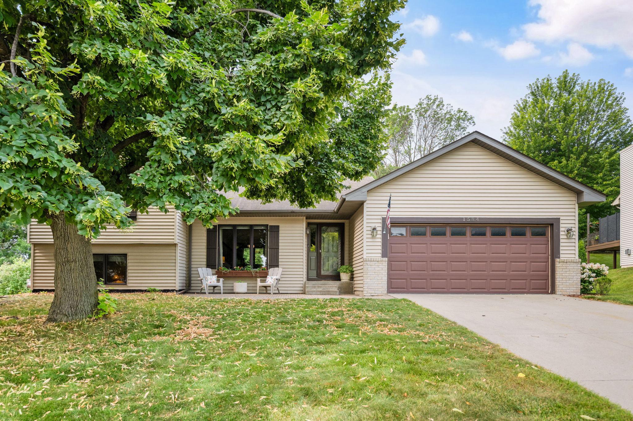 1st image of 1584 Lake Susan Hills Dr, Chanhassen, MN 55317 | MLS# 7118086