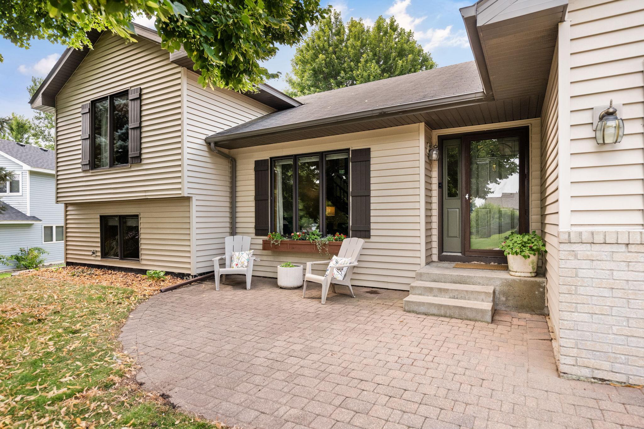 2nd image of 1584 Lake Susan Hills Dr, Chanhassen, MN 55317 | MLS# 7118086