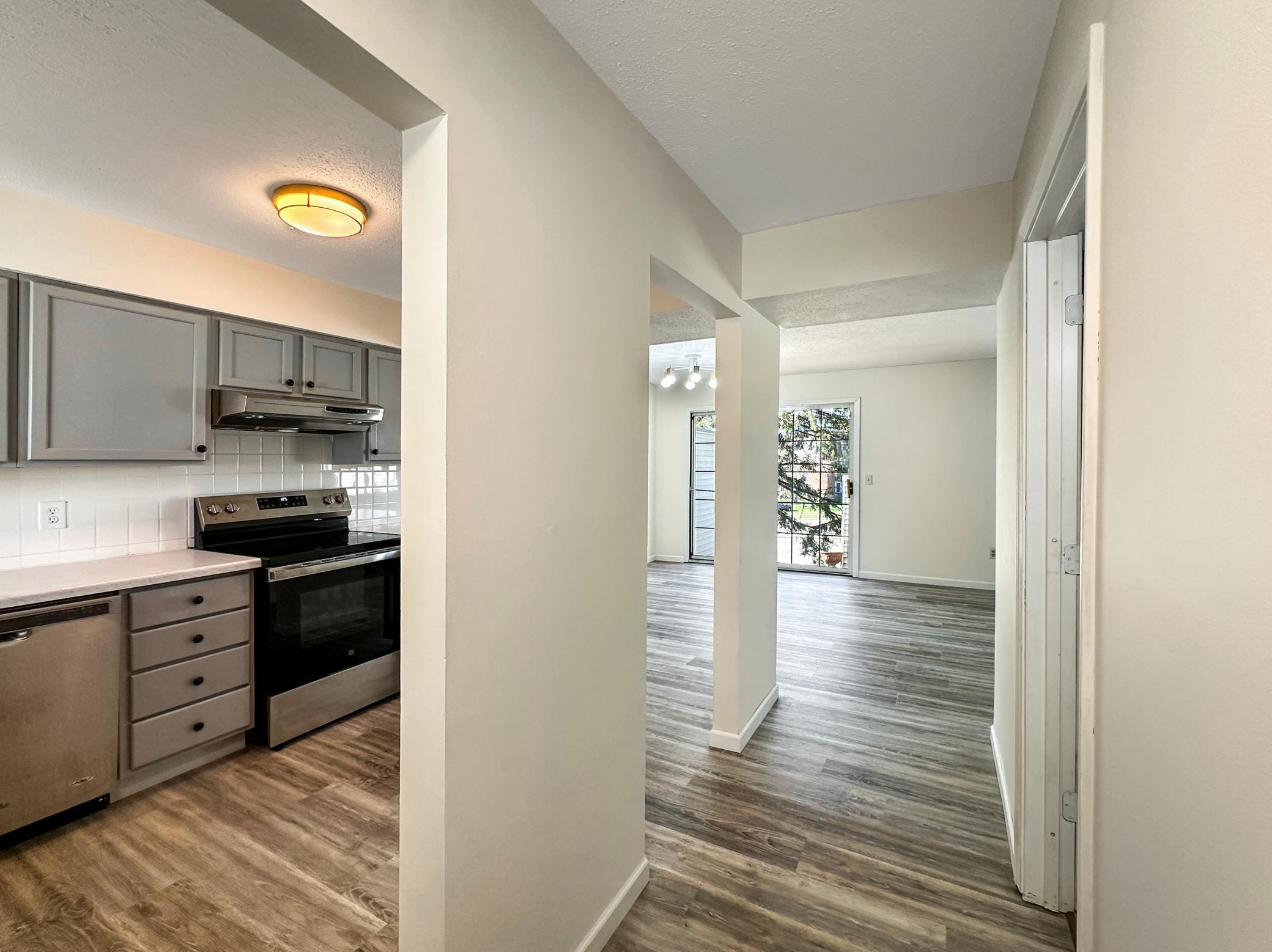 4th image of 607 E Burnsville Pkwy #13, Burnsville, MN 55337 | MLS# 7118238