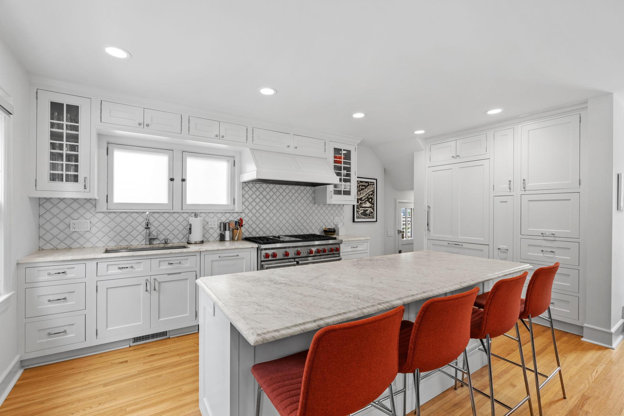 2nd image of 621 Cedar Lake Rd S, Minneapolis, MN 55405 | MLS# 7118309